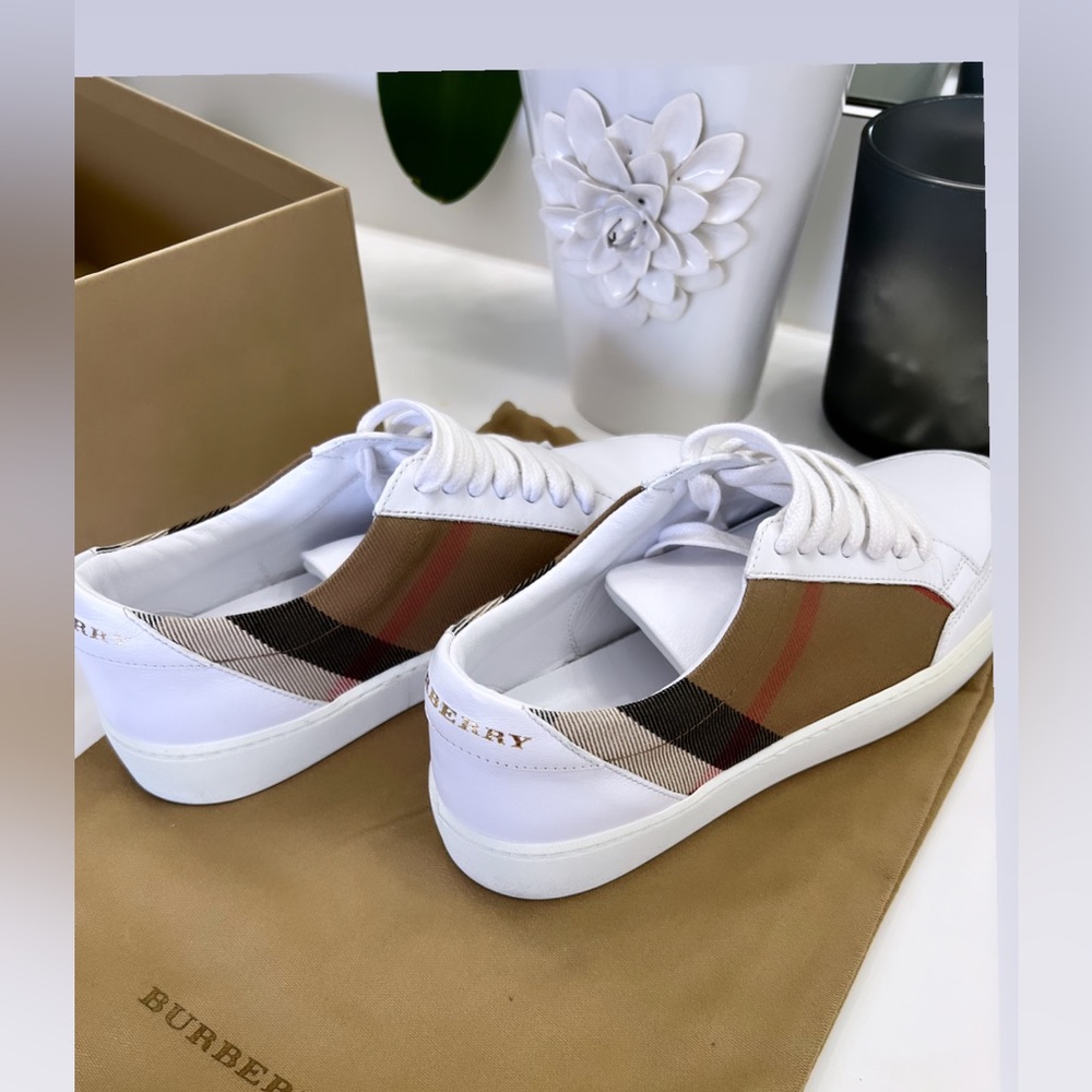 Burberry sneakers, worn twice. Excellent condition size 36(6)